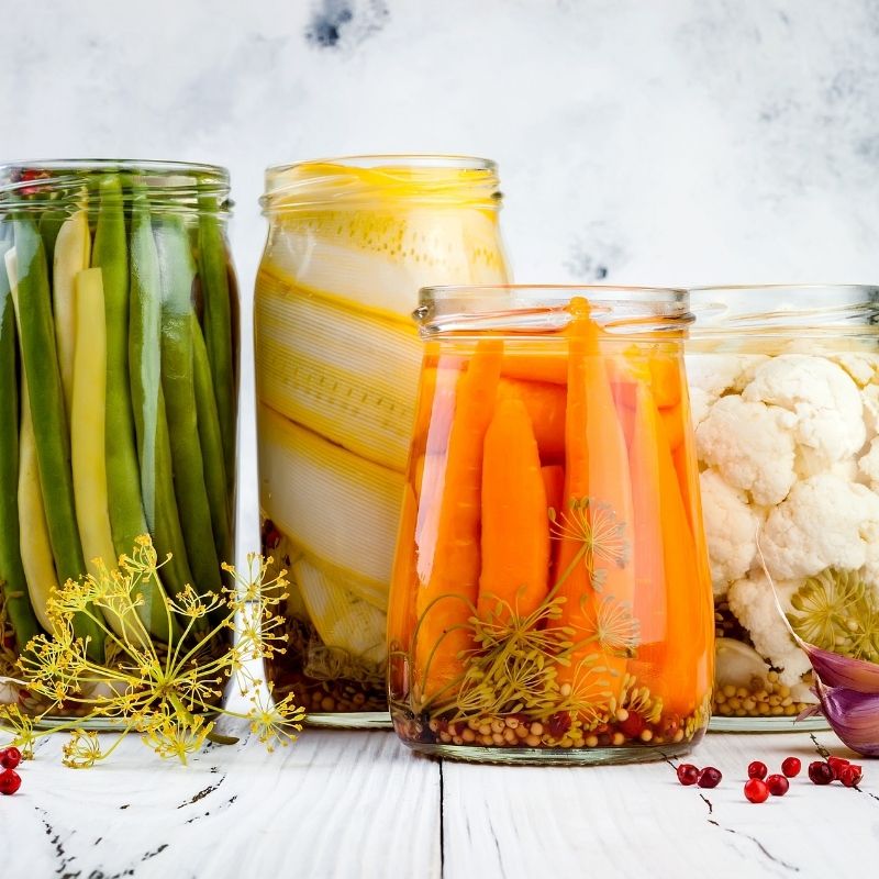 Borcane cu legume conservate